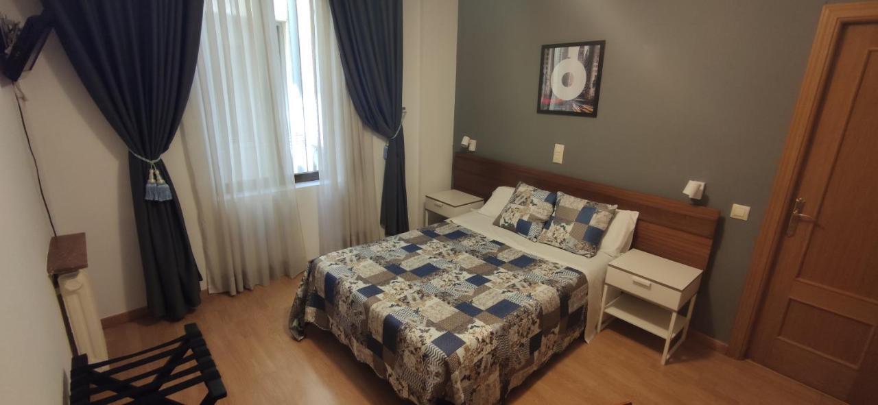 Hostal Felipe V Madrid Exterior photo