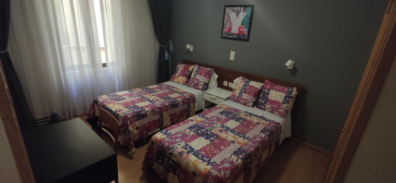 Hostal Felipe V Madrid Exterior photo