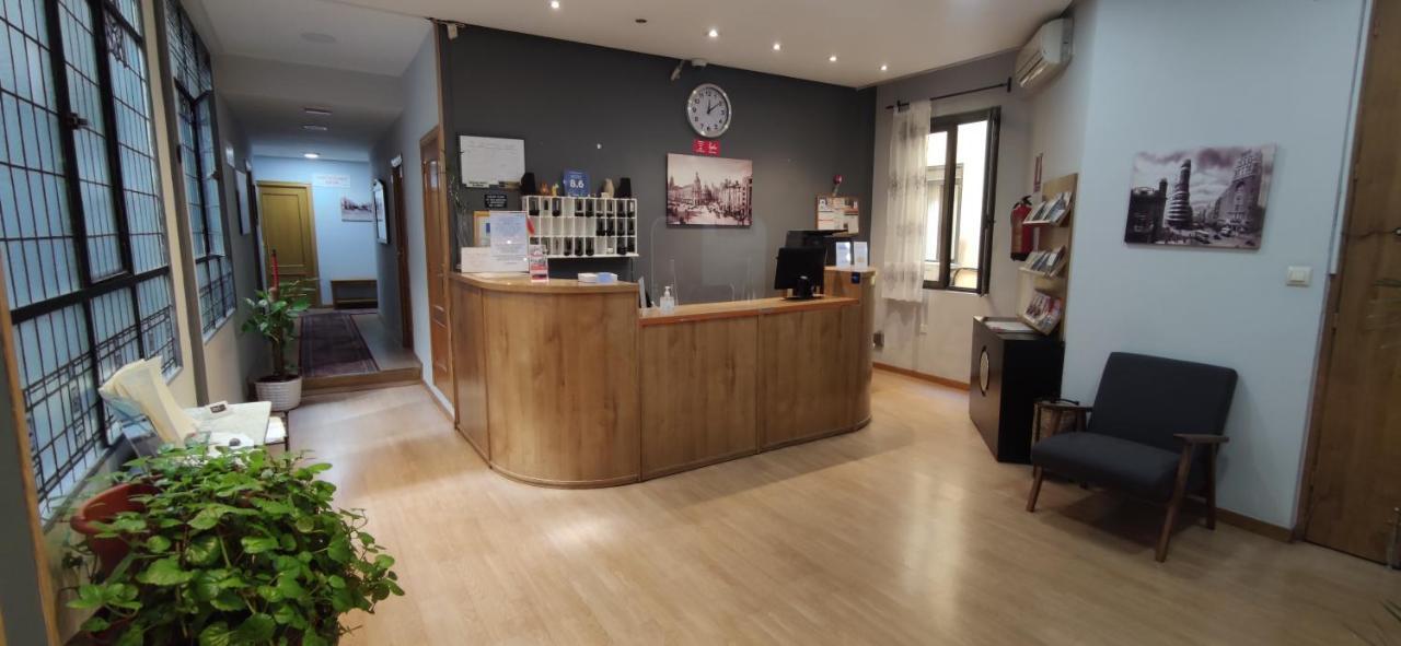 Hostal Felipe V Madrid Exterior photo