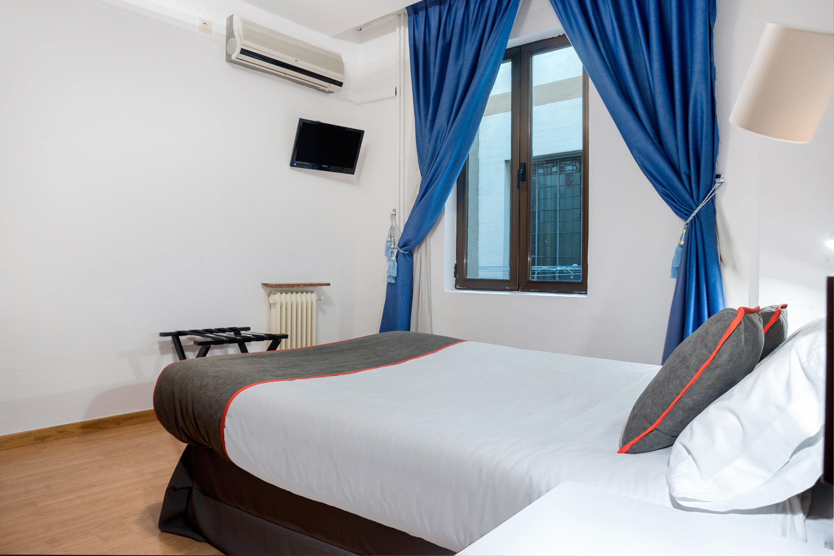 Hostal Felipe V Madrid Exterior photo