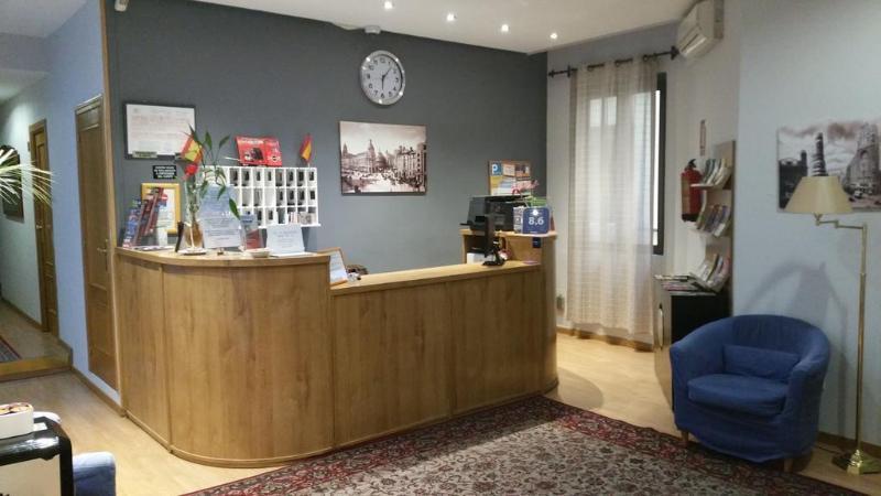 Hostal Felipe V Madrid Exterior photo