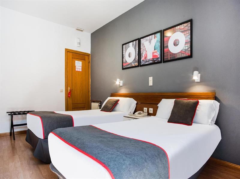 Hostal Felipe V Madrid Exterior photo
