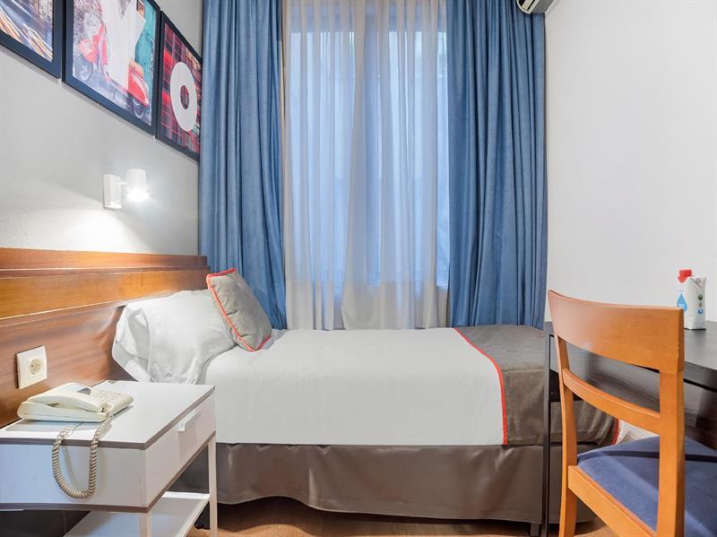 Hostal Felipe V Madrid Exterior photo